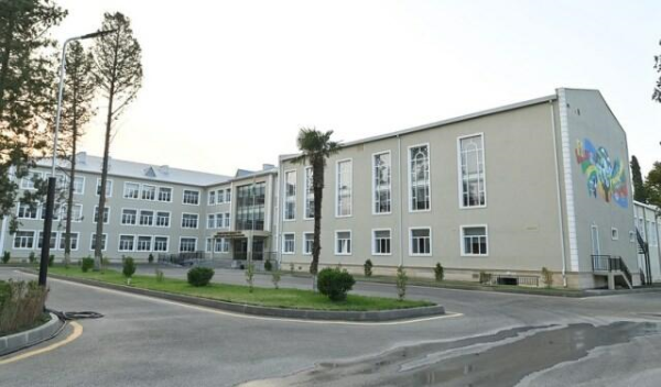Məktəbli koronadan vəfat etdi, 2 nazirlik bəyanat yaydı